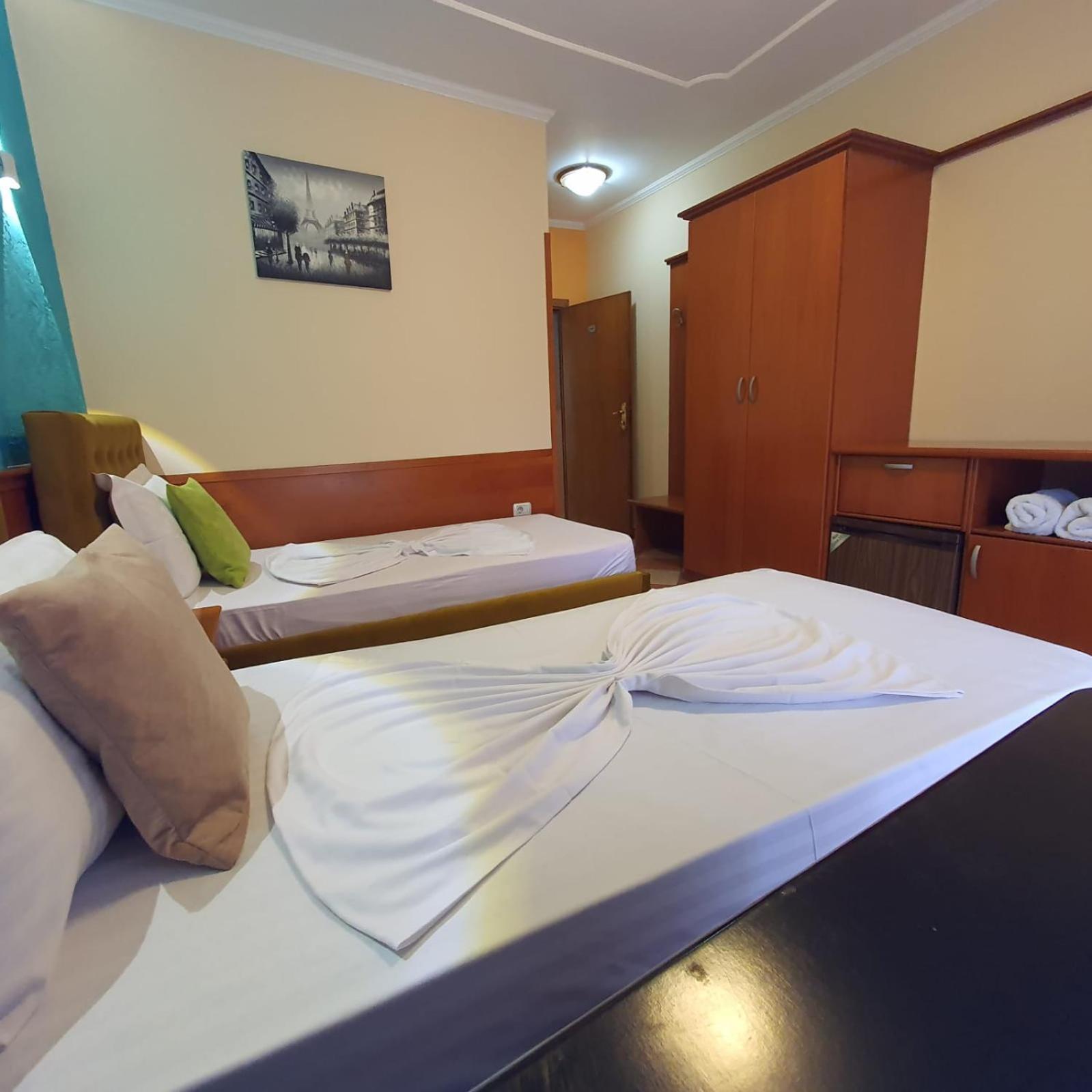 Quick Stop Hotel Tirana Bagian luar foto