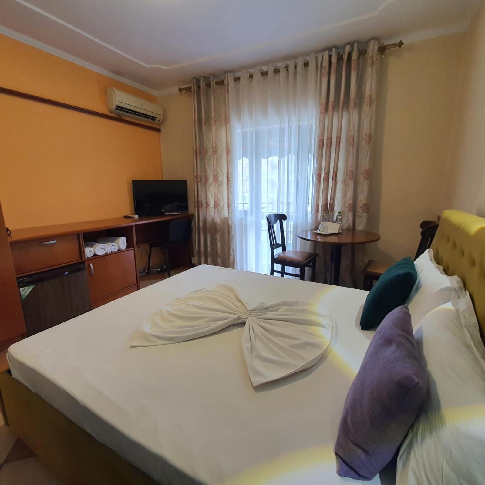 Quick Stop Hotel Tirana Bagian luar foto