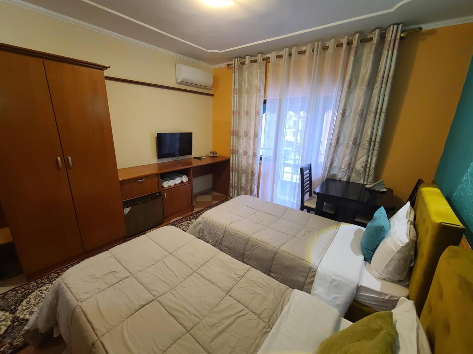 Quick Stop Hotel Tirana Bagian luar foto